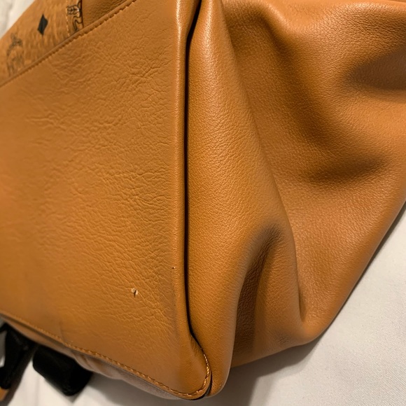 MCM backpack ( LG size ) - Picture 11 of 13
